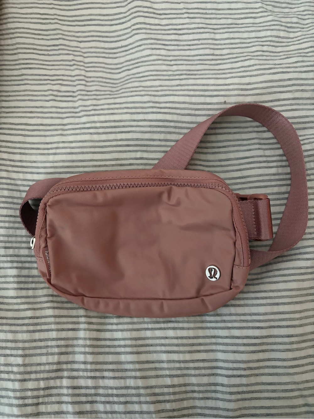 lululemon athletica Dusty Rose Waist Bag